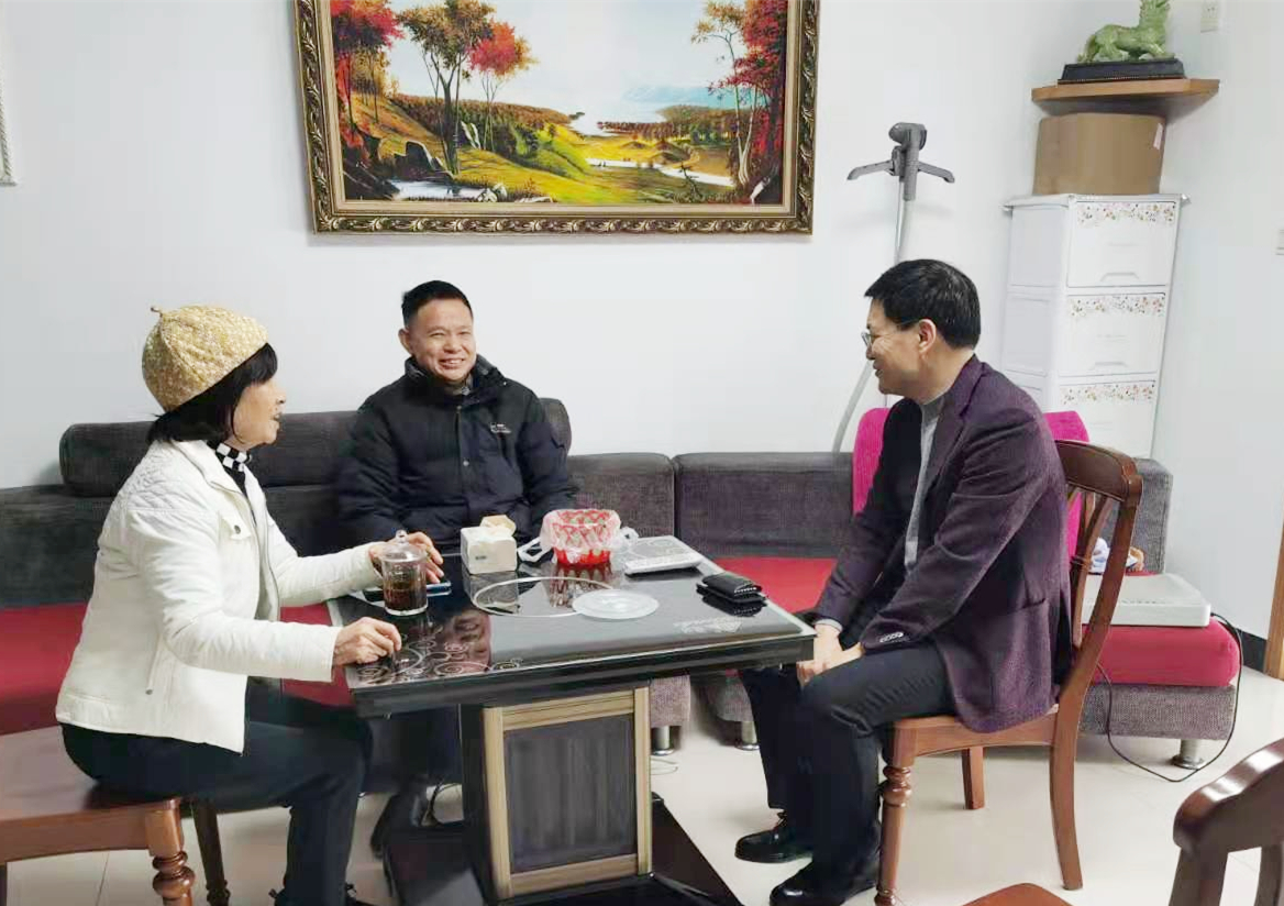 1、杨雄伟慰问老向导姜仕达和李润章0_副本.jpg